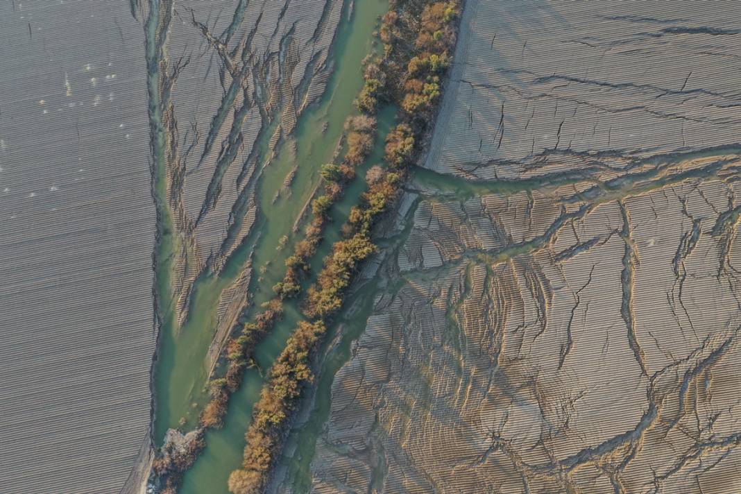 Kırılan fay hattı görüntülendi! Filmden kareler değil gerçek: Yollar yarıldı, devasa çatlaklar oluştu! 28